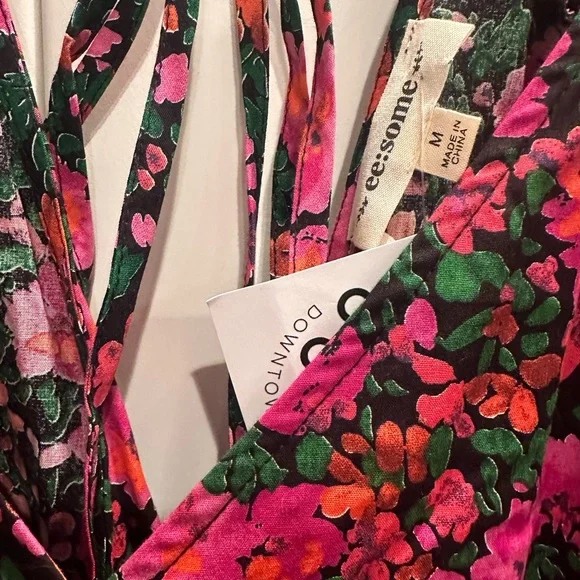 eesome Body Suit with Floral Pattern-Back Tie-NWT-Sz Medium - Picture 3 of 3